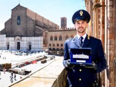 Il Sindaco Matteo Lepore ha consegnato la Turrita d’argento al nuotatore Davide De Ceglie