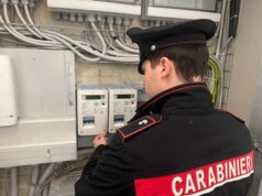 Albinea, si allaccia abusivamente alla rete elettrica del vicino di casa. Arrestata