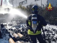 Sasso Marconi: incendio in una attività di autodemolizioni