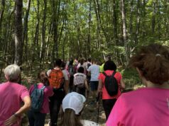 Oltre cento partecipanti alla “Camminata in Rosa”: tra prevenzione, natura e tradizioni locali grande successo per l’iniziativa tra Quara e Costabona