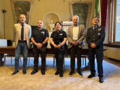 Reggio Emilia, sindaco e questore incontrano gli agenti della Polizia locale protagonisti del fermo del giovane sospettato di terrorismo