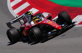 Trionfo Ferrari a Barcellona: vince Hamilton su Russell, Antonelli e Leclerc out