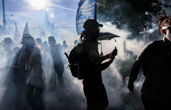 G7, scontri a Ginevra tra manifestanti anti-vertice e polizia