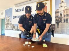 In monopattino con 31 dosi di crack: arrestato a Modena dalla Polizia di Stato