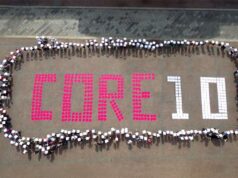 Iniziate le celebrazioni per il decennale del Core: tanta gente in piazza Prampolini per il flashmob