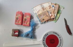 Controllo per una sosta sospetta in piazzale Marconi, denunciato conducente con quasi 3 etti di hashish