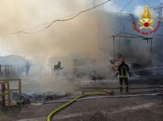Incendio all’esterno di un’azienda in via Archimede a Soliera