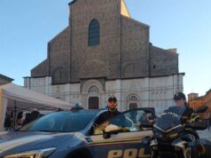 Cittadino che ringrazia gli Agenti della Polizia Stradale di Altedo per il soccorso ricevuto dopo un incidente